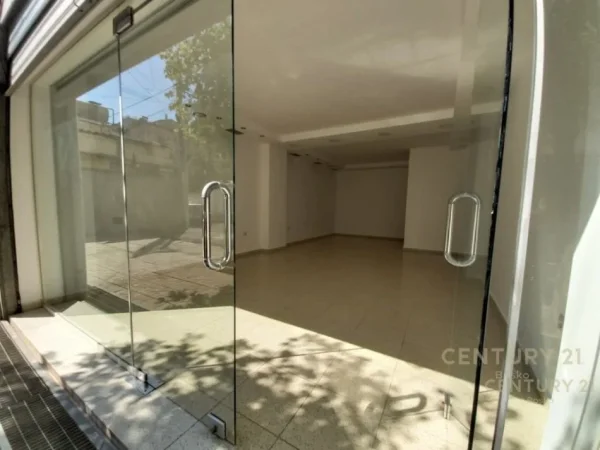Tirane, jepet me qera ambjent biznesi Kati 0, 35 m² 350 € (Fakulteti i Shkencave)