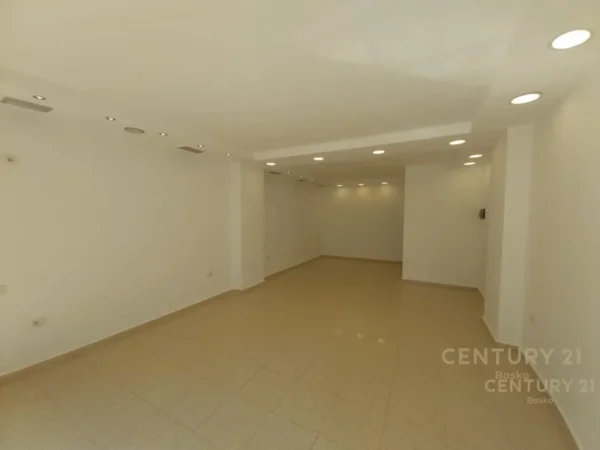 Tirane, jepet me qera ambjent biznesi Kati 0, 35 m² 350 € (Fakulteti i Shkencave)