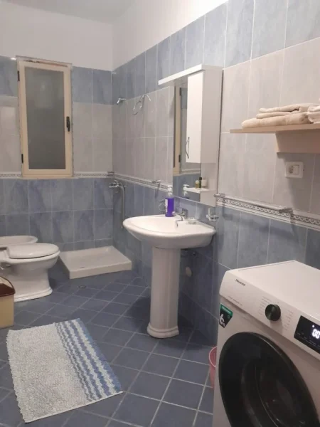 Vlore, jepet me qera apartament 1+1 Kati 5, 250 € 