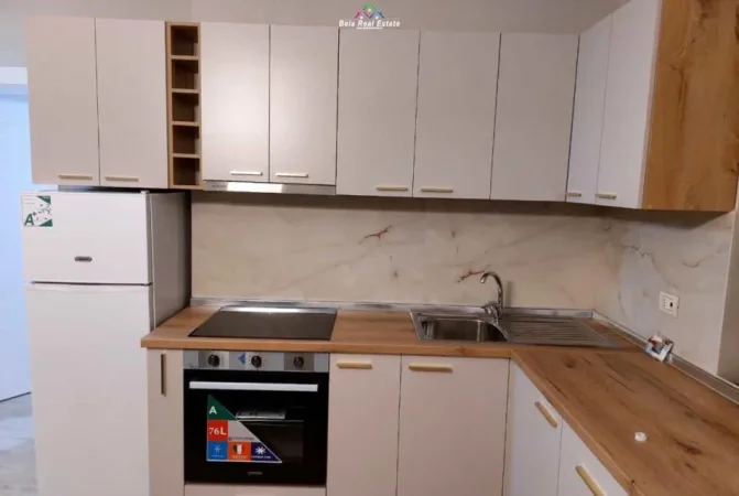 jepet me qera apartament 1+1 Kati 4, 70 m² 725 € (Rruga Muhamet Gjollesha)