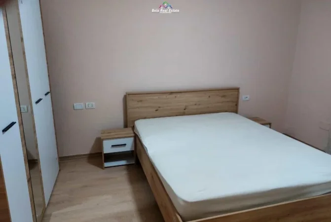 jepet me qera apartament 1+1 Kati 4, 70 m² 725 € (Rruga Muhamet Gjollesha)