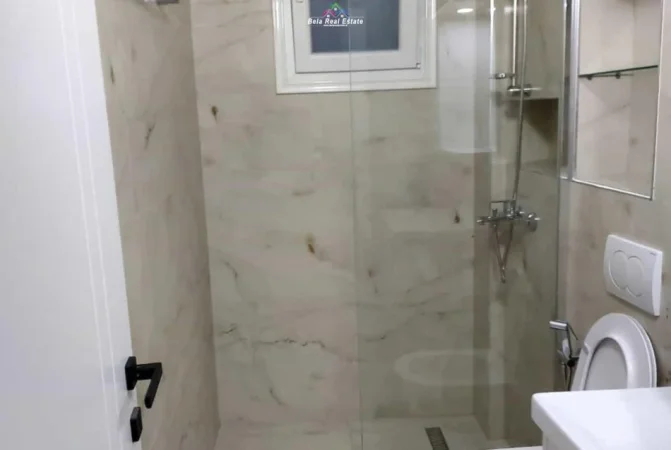 jepet me qera apartament 1+1 Kati 4, 70 m² 725 € (Rruga Muhamet Gjollesha)