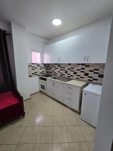 Tirane, jepet me qera apartament 1+1 , 60 m² 380 € (oxhaku)