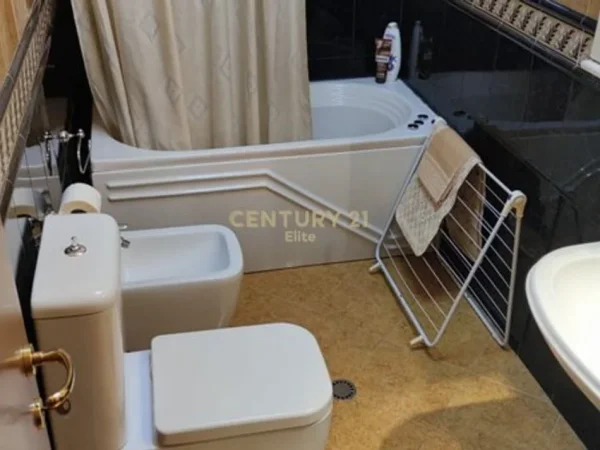 Tirane, jepet me qera apartament 2+1 Kati 8, 96 m² 750 € (Myslym Shyri)