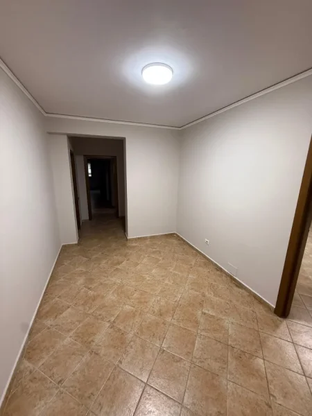 Tirane, jepet me qera zyre Kati 4, 165 m² 1.200 € (komuna parisit)