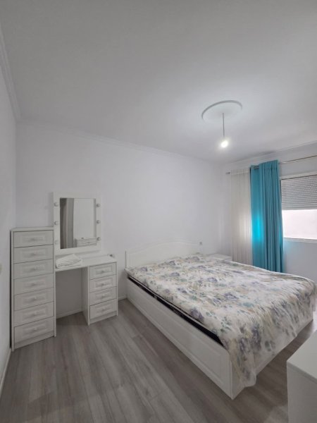 shitet apartament Kati 3, 111 m² (Rruga Studenti)