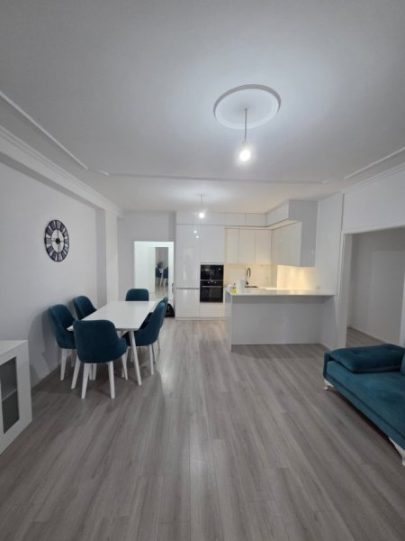 shitet apartament Kati 3, 111 m² (Rruga Studenti)