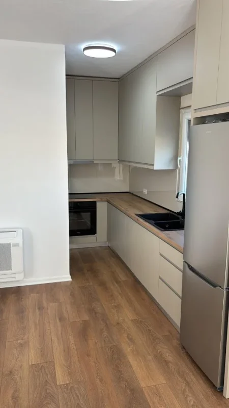 Jepet me qera apartament 2+1+Ballkon Kati 6, 800 € (Kumbullat Xhamlliku)