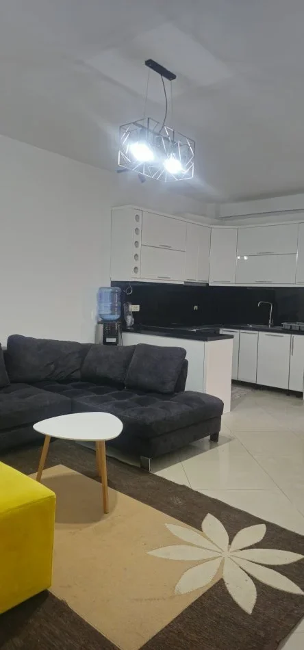 Tirane, jepet me qera 2+1 , 