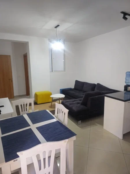 Tirane, jepet me qera 2+1 , 