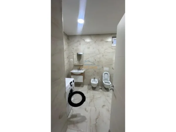 Tirane, jepet me qera apartament 2+1 Kati 3, 130 m² 800 € (Kopshti Botanik)