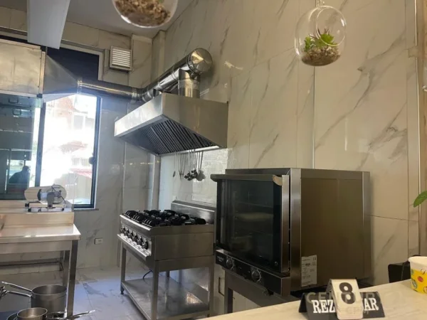 Tirane, jepet me qera bar-resorant Kati 0, 78 m² 1.400 € (sheshi willson ymer kurti)