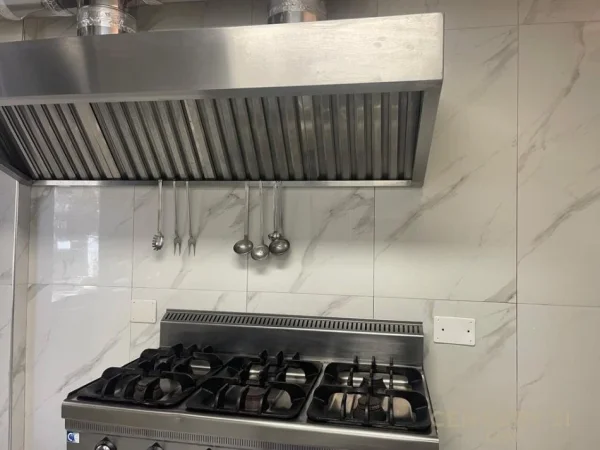 Tirane, jepet me qera bar-resorant Kati 0, 78 m² 1.400 € (sheshi willson ymer kurti)