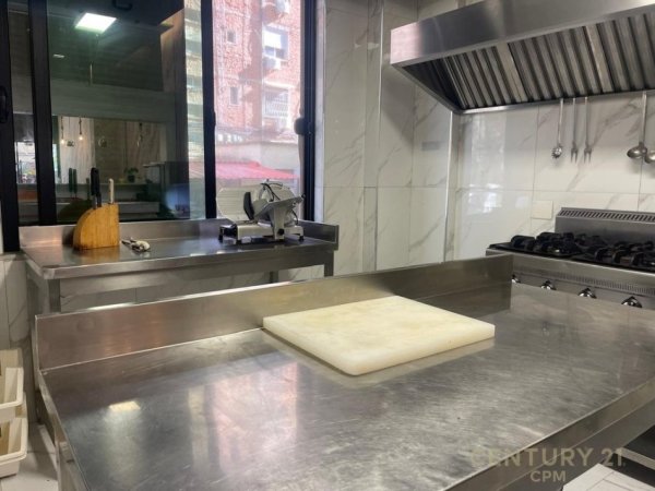 Tirane, jepet me qera bar-resorant Kati 0, 78 m² 1.400 € (sheshi willson ymer kurti)