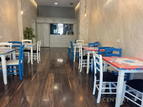 Tirane, jepet me qera bar-resorant Kati 0, 78 m² 1.400 € (sheshi willson ymer kurti)