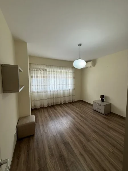 Tirane, jepet me qera apartament , 1.500 € (Long Hill Residence)