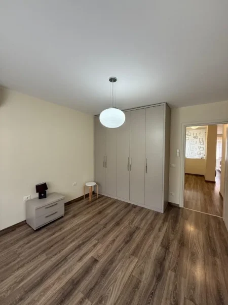 Tirane, jepet me qera apartament , 1.500 € (Long Hill Residence)