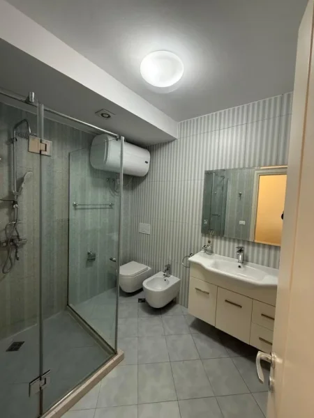 Tirane, jepet me qera apartament , 1.500 € (Long Hill Residence)