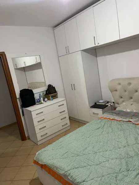 Tirane, ndarje qeraje me vajze apartament 2+2+Ballkon Kati 2, 250 mije leke (prane big market 5 maji) , kerkohen 2 vajza oe 1 per dhomen e lire , kontakto ne nr. qe tju nis video te gjithe shtepise