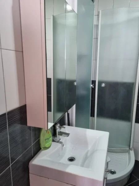 Tirane, jepet me qera apartament 2+1+Ballkon Kati 6, 73 m² 550 € (ali demi idriz dollaku)