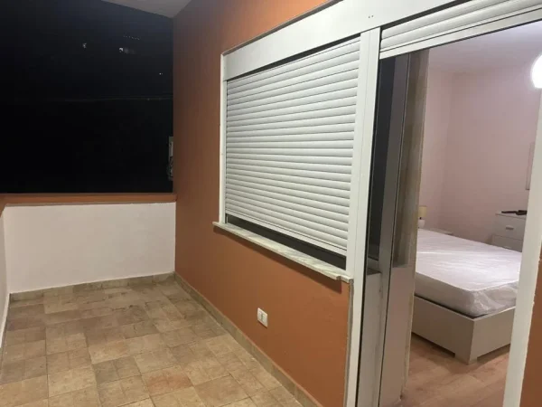 Tirane, jepet me qera apartament 2+1+Aneks+Ballkon Kati 2, 90 m² 650 € 