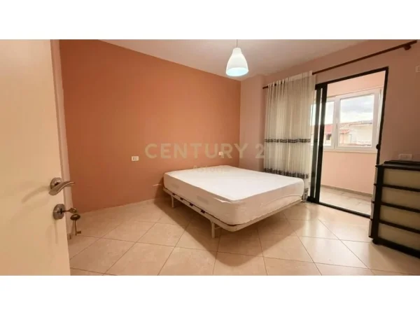 Tirane, jepet me qera apartament 2+1+Ballkon Kati 3, 111 m² 500 € (astir)