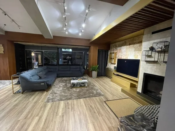 Tirane, jepet me qera apartament+verande | Penthouse Kati 4, 2.000 € (Rruga Peti)