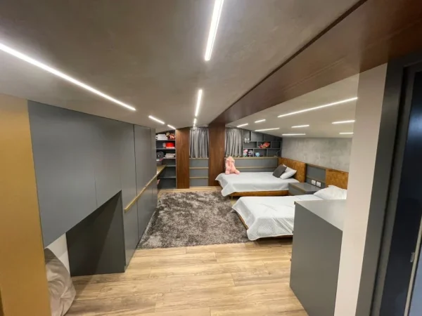 Tirane, jepet me qera apartament+verande | Penthouse Kati 4, 2.000 € (Rruga Peti)