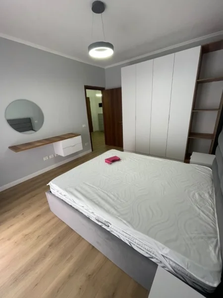 Tirane, jepet me qera apartament 1+1+Ballkon Kati 3, 70 m² 400 € (Casa Italia)