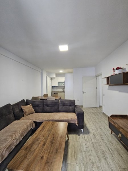 Tirane, jepet me qera apartament Kati 5, 70 m² 500 € (5 maj)