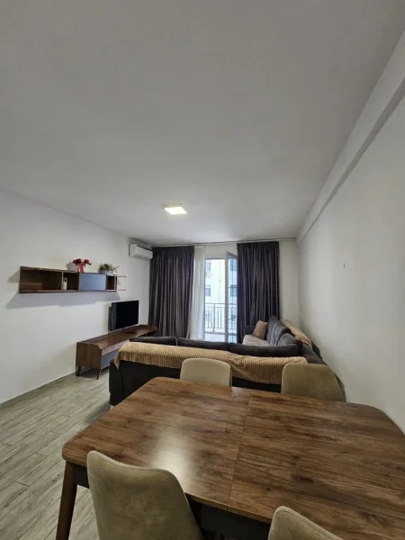 Tirane, jepet me qera apartament Kati 5, 70 m² 500 € (5 maj)