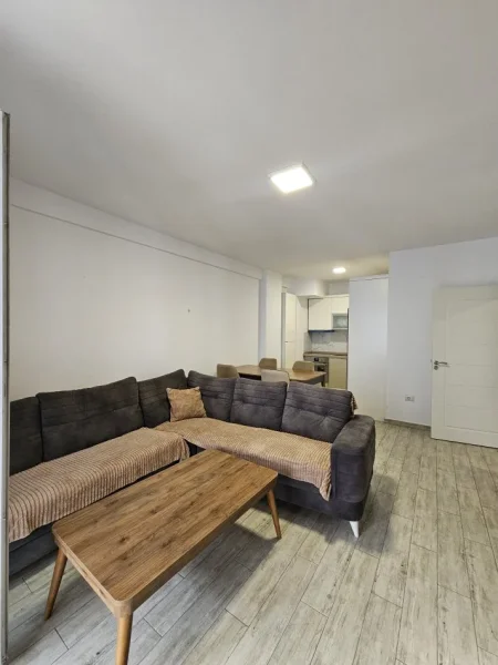 Tirane, jepet me qera apartament Kati 5, 70 m² 500 € (5 maj)