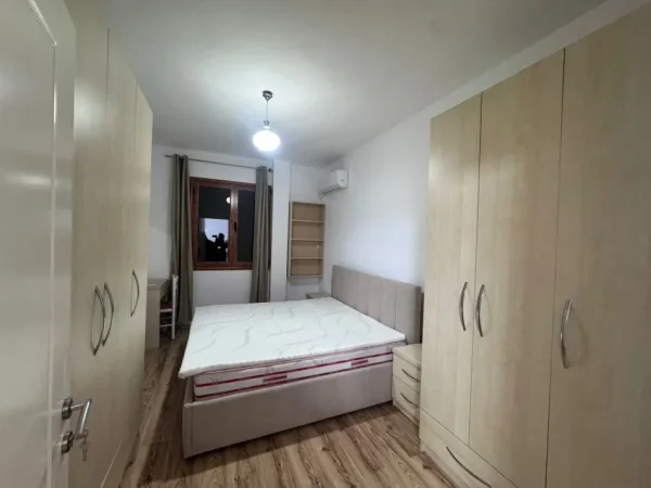 Tirane, jepet me qera Vile 3+1 Kati 2, 110 m² 650 € (Akademia e policise, Sauk)