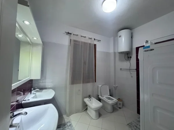 Tirane, jepet me qera Vile 3+1 Kati 2, 110 m² 650 € (Akademia e policise, Sauk)