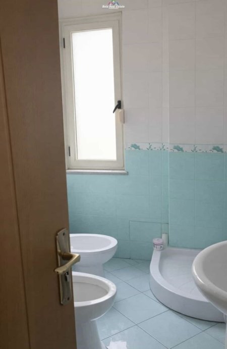 Tirane, jepet me qera apartament 2+1 Kati 4, 109 m² 600 € (Rruga Sokrat Miho)
