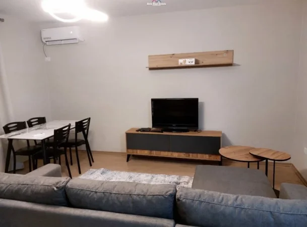 Tirane, jepet me qera apartament 2+1 Kati 4, 70 m² 725 € (Rruga Muhamet Gjollesha)
