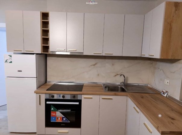Tirane, jepet me qera apartament 2+1 Kati 4, 70 m² 725 € (Rruga Muhamet Gjollesha)