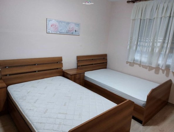Tirane, jepet me qera apartament 2+1 Kati 4, 70 m² 725 € (Rruga Muhamet Gjollesha)
