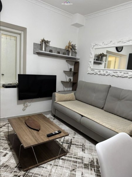 Tirane, jepet me qera apartament 1+1 Kati 1, 50 m² 520 € (Rruga e Dibres)