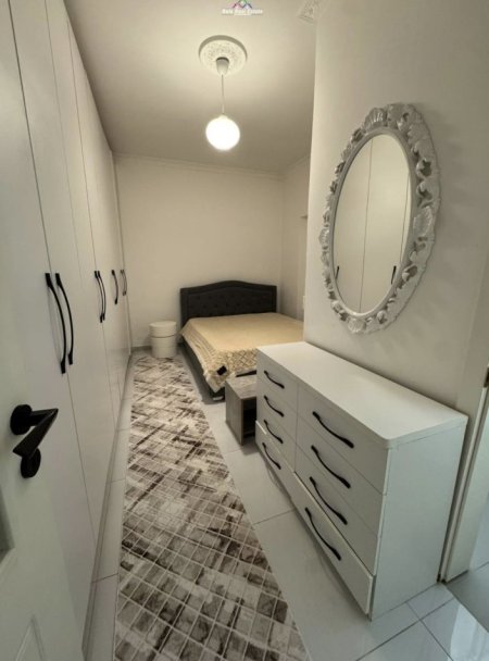 Tirane, jepet me qera apartament 1+1 Kati 1, 50 m² 520 € (Rruga e Dibres)