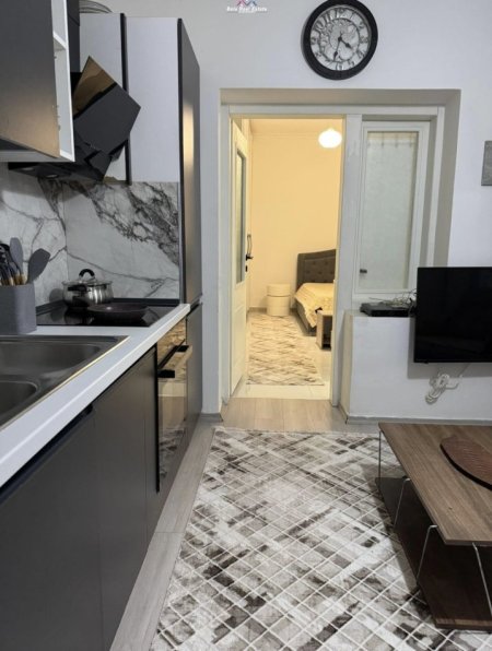 Tirane, jepet me qera apartament 1+1 Kati 1, 50 m² 520 € (Rruga e Dibres)