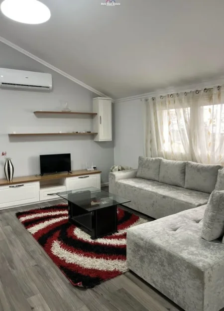 Tirane, jepet me qera Vile 2+1 Kati 2, 70 m² 520 € (Rruga Pjeter Budi)