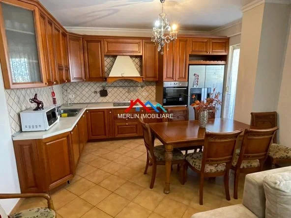 Tirane, jepet me qera apartament 2+1+Ballkon Kati 10, 100 m² 1.000 € (RRUGA SHEH AHMET PAZARI,STADIUMI AIR ALBANIA)