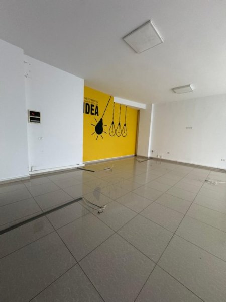 Jepet me qera ambjent biznesi Kati 0, 326 m² 2.000 € (Rruga Teodor Keko)