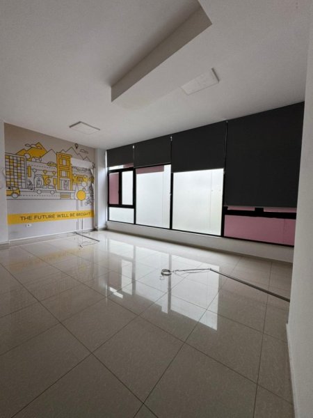 Jepet me qera ambjent biznesi Kati 0, 326 m² 2.000 € (Rruga Teodor Keko)