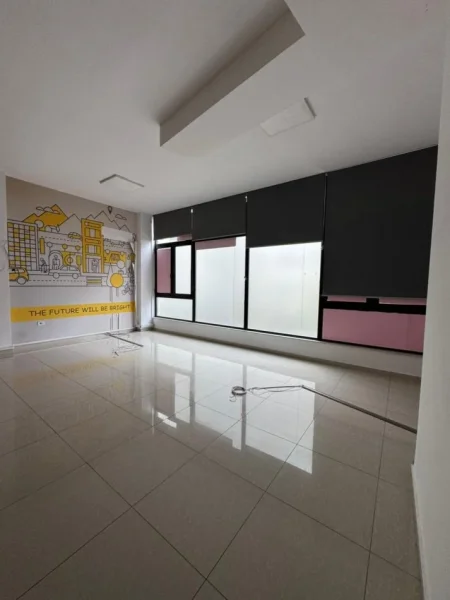 Jepet me qera ambjent biznesi Kati 0, 326 m² 2.000 € (Rruga Teodor Keko)