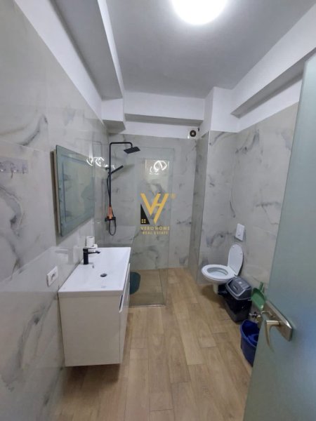 Tirane, jepet me qera apartament 1+1+Ballkon Kati 1, 72 m² 750 € (RRUGA E BARRIKADAVE)