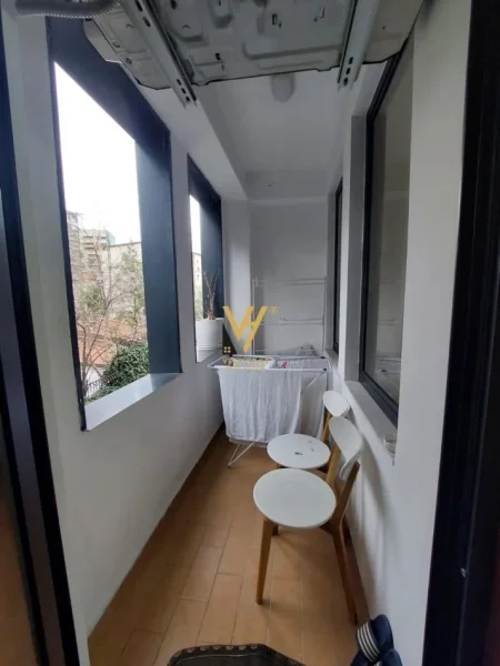 Tirane, jepet me qera apartament 1+1+Ballkon Kati 1, 72 m² 750 € (RRUGA E BARRIKADAVE)