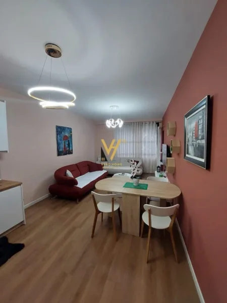 Tirane, jepet me qera apartament 1+1+Ballkon Kati 1, 72 m² 750 € (RRUGA E BARRIKADAVE)