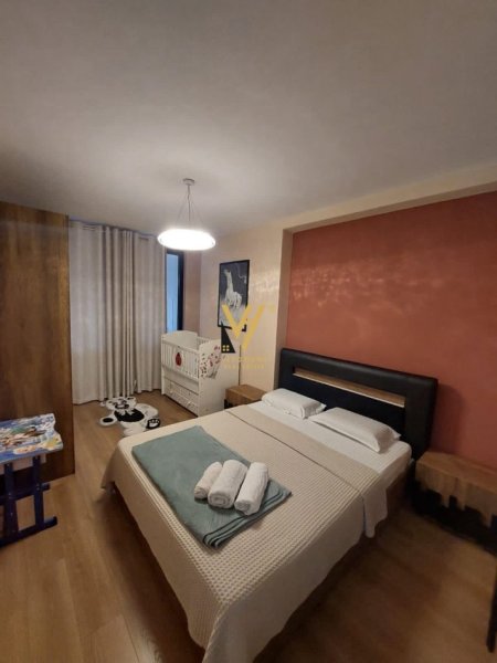 Tirane, jepet me qera apartament 1+1+Ballkon Kati 1, 72 m² 750 € (RRUGA E BARRIKADAVE)